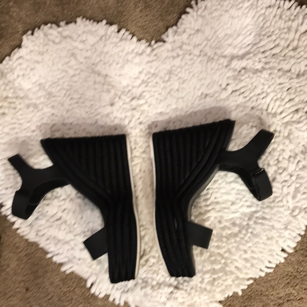 Kendall and Kylie wedges